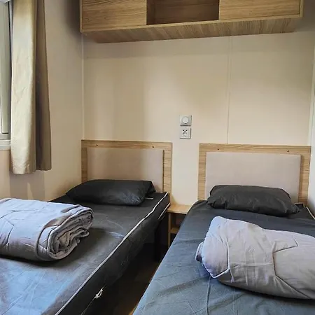 Chalet Mobil With Pool